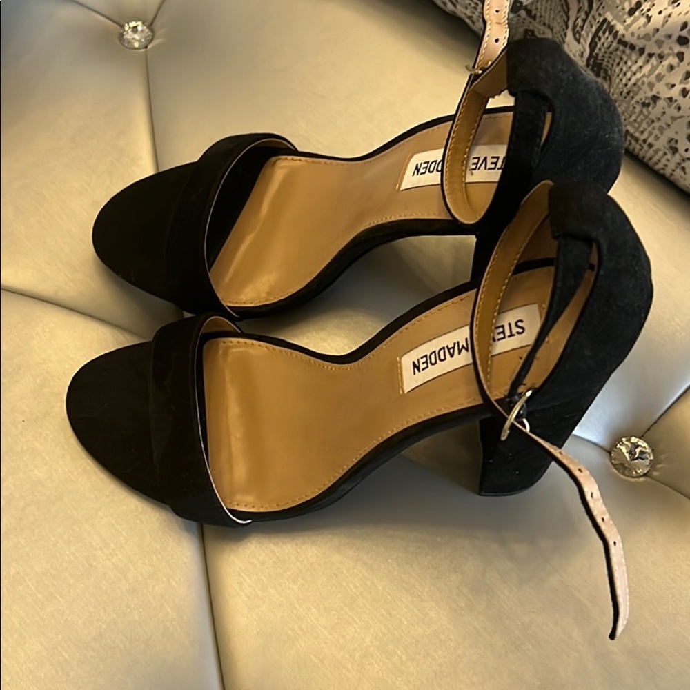 STEVE MADDEN NEVER WORN CARRSON  HEELS